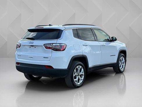 Used 2025 Jeep Compass Latitude AWD/4WD image 5