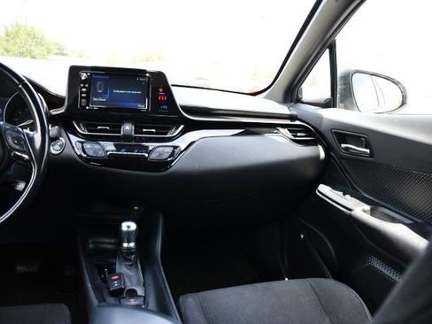 Used 2018 Toyota C-HR XLE FWD image 23