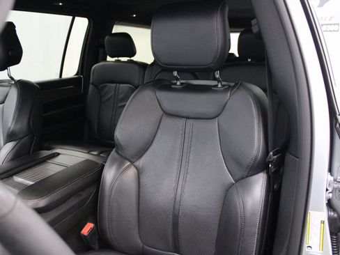 Used 2023 Jeep Wagoneer L Series II image 16