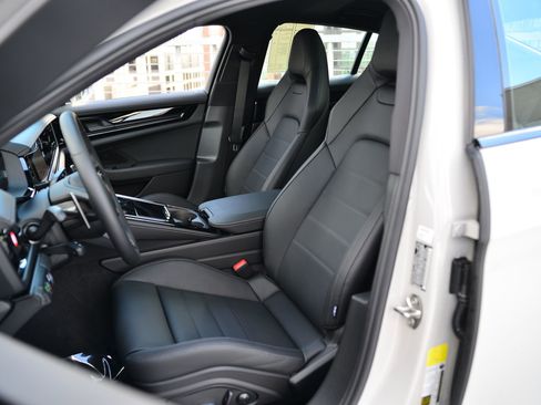 New 2026 Porsche Panamera 4 image 5