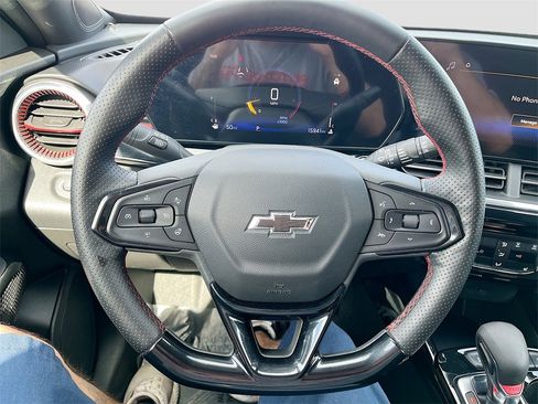 Used 2025 Chevrolet Trax RS w/ Driver Confidence Package image 11