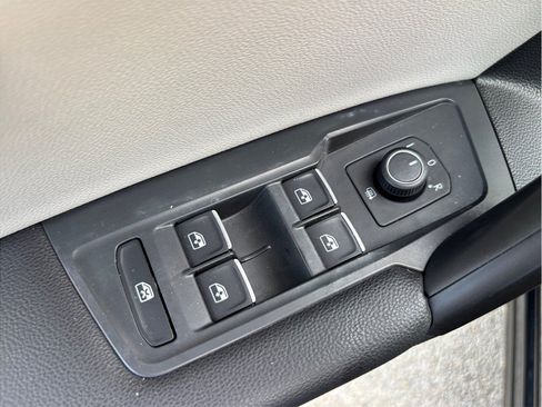 Used 2021 Volkswagen Tiguan SE R-Line FWD image 21