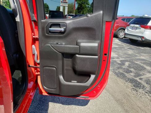 Used 2019 Chevrolet Silverado 1500 Custom w/ Custom Value Package AWD/4WD image 17