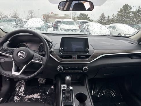 Used 2025 Nissan Altima 2.5 SV image 24