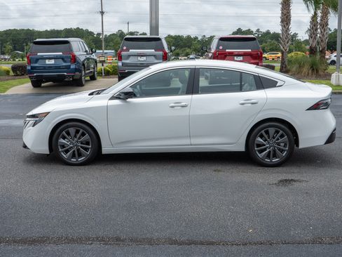 Used 2026 Nissan Sentra SL w/ Floor Mat Package FWD image 6