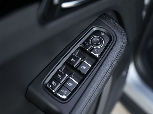 Used 2024 Porsche Macan S image 32