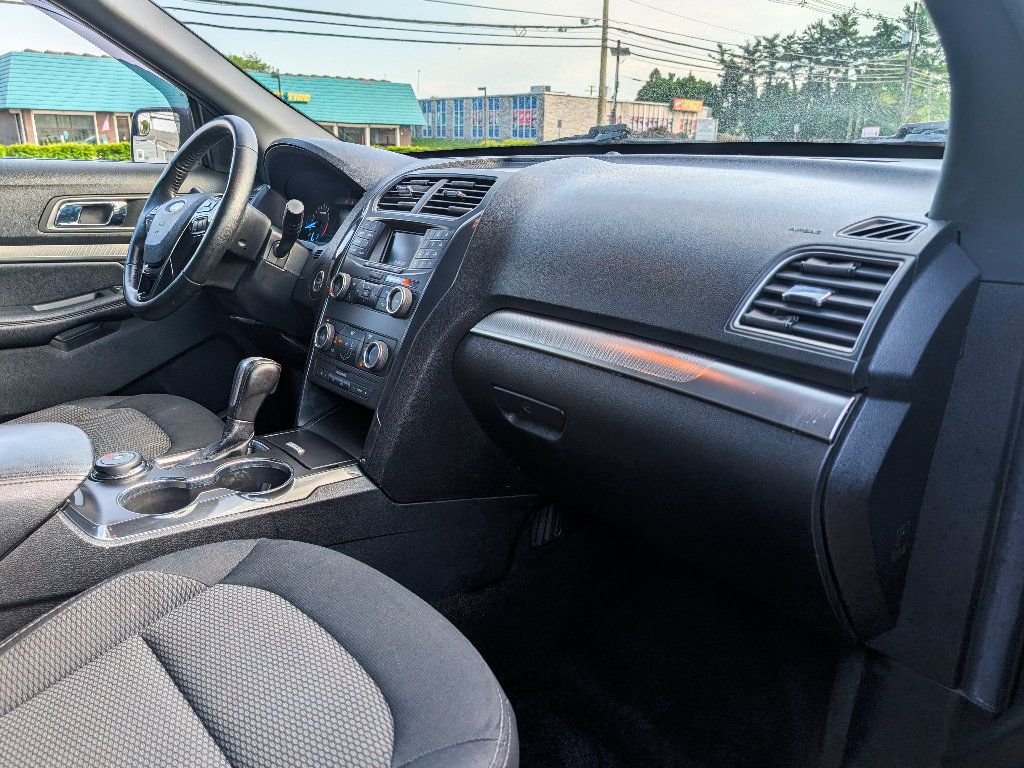 Used 2018 Ford Explorer XLT AWD/4WD image 29