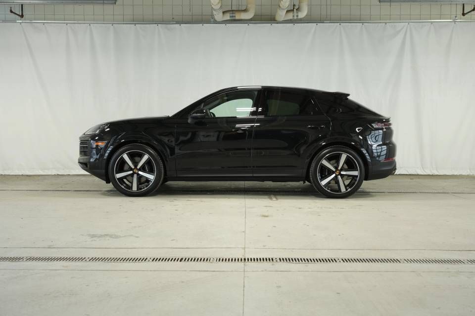 Certified 2026 Porsche Cayenne Coupe AWD/4WD image 2