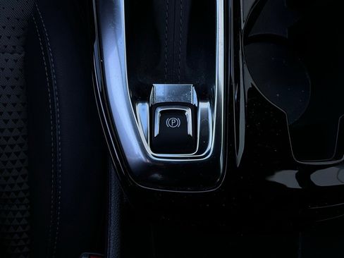 Used 2025 Chevrolet Trax LT image 21