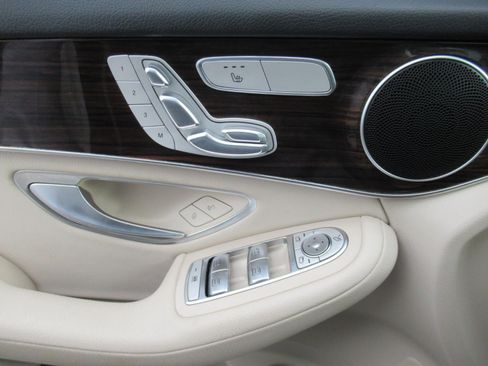 Used 2022 Mercedes-Benz GLC 300 image 21