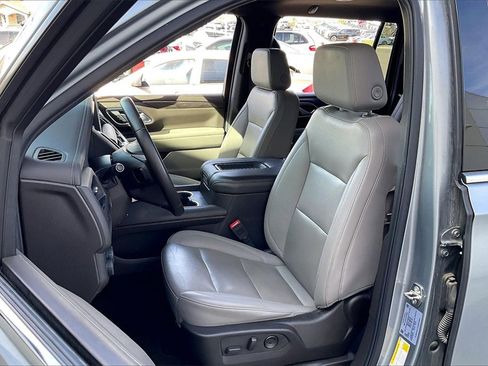 Used 2024 Chevrolet Suburban LT image 23