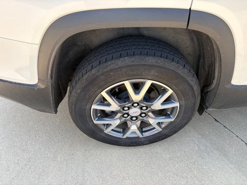 Used 2023 GMC Acadia SLT w/ Preferred Package AWD/4WD image 32