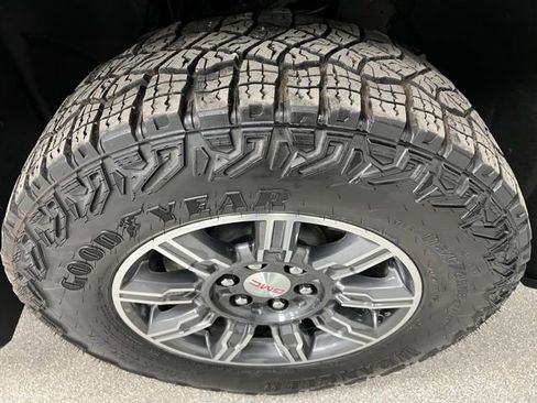 Used 2025 GMC Sierra 1500 AT4 AWD/4WD image 19