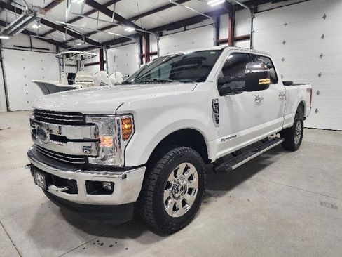 Used 2018 Ford F350 Lariat w/ Chrome Package image 3
