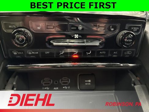 New 2025 Jeep Grand Cherokee Laredo w/ Luxury Tech Group I image 30