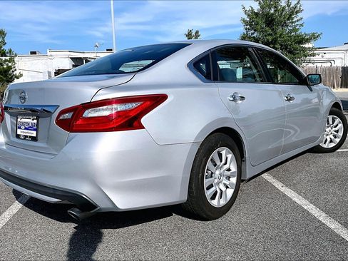 Used 2017 Nissan Altima 2.5 S w/ Power Driver Seat Package FWD image 4