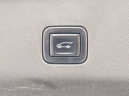Used 2023 GMC Yukon Denali Ultimate AWD/4WD image 10