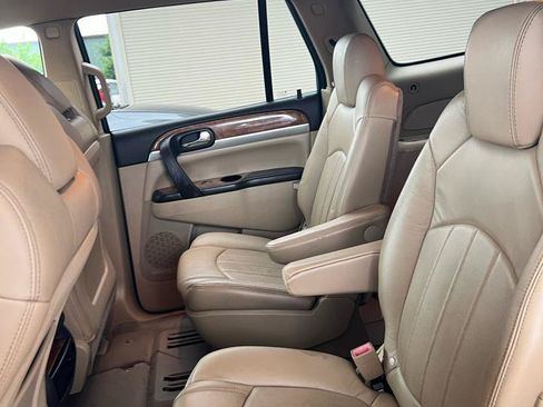 Used 2010 Buick Enclave CXL FWD image 6
