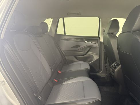 Used 2026 Volkswagen Tiguan SE AWD/4WD image 13