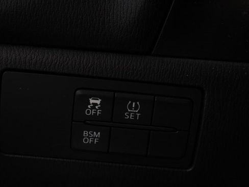 Used 2015 MAZDA MAZDA3 i Touring w/ Technology Package image 16