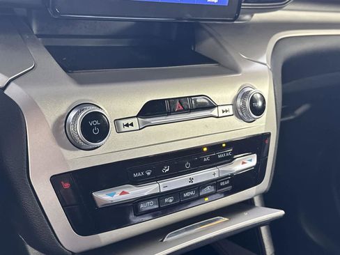 Used 2022 Ford Explorer XLT image 18