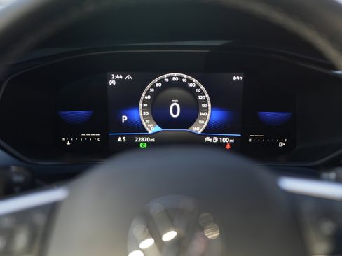 Used 2023 Volkswagen Taos SE w/ Panoramic Sunroof Package image 13