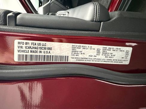 Used 2025 Jeep Grand Cherokee Altitude AWD/4WD image 19