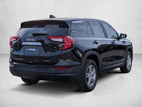 Used 2024 GMC Terrain SLE image 5