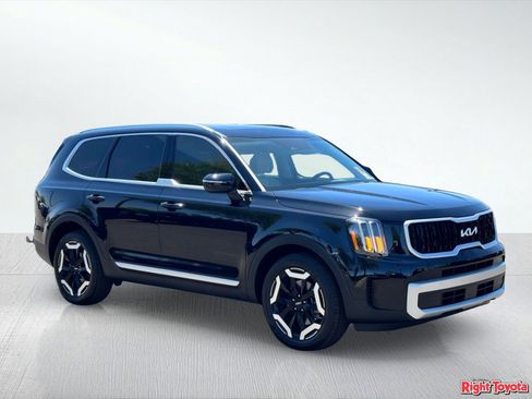 Used 2024 Kia Telluride EX w/ EX Captain's Chair Package AWD/4WD image 7