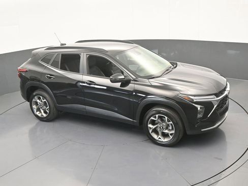 Used 2025 Chevrolet Trax LT w/ Driver Confidence Package FWD image 49