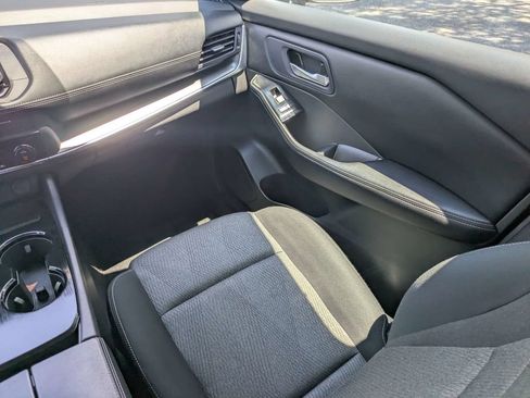 Used 2024 Nissan Rogue SV FWD image 16