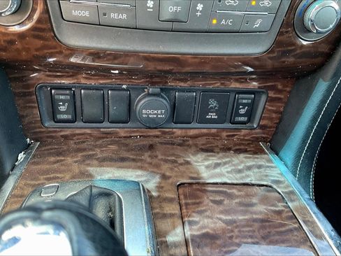 Used 2017 Nissan Armada SL image 32