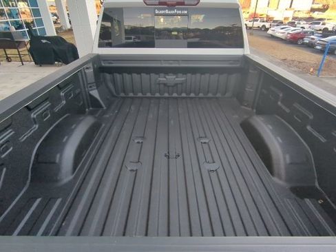 Used 2025 Chevrolet Silverado 2500 LTZ w/ LTZ Premium Package image 11