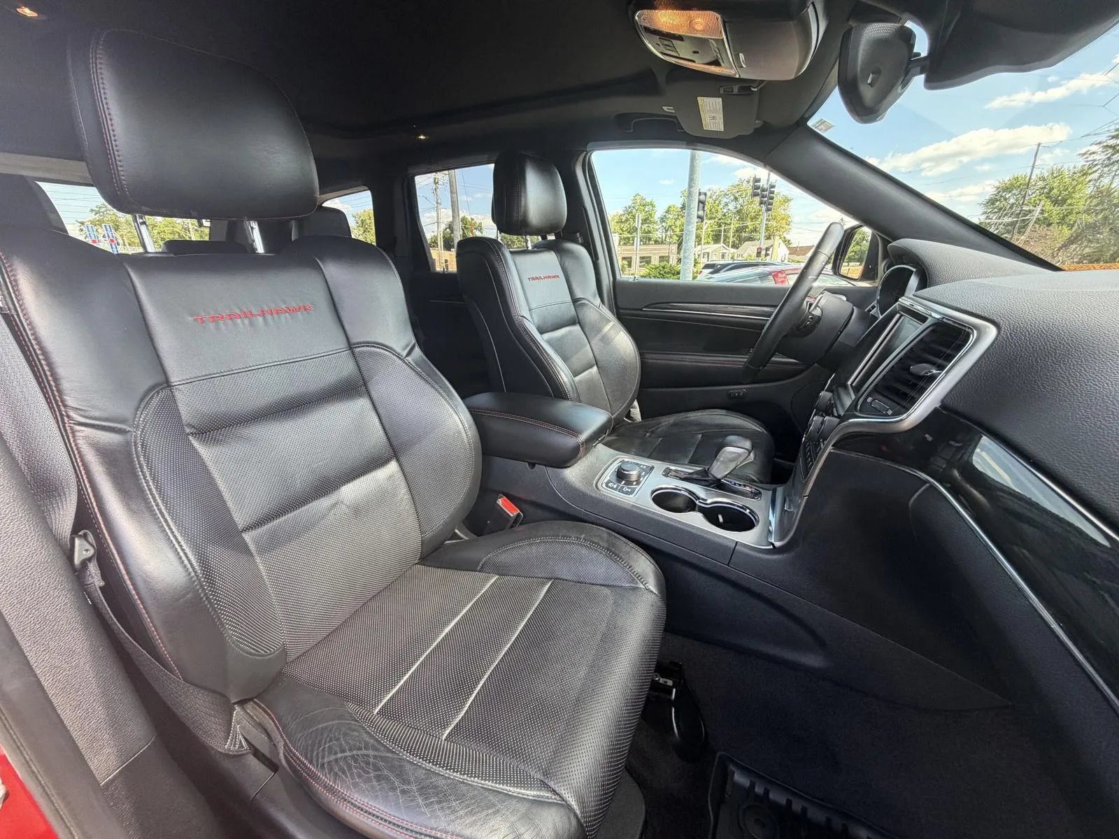 Used 2017 Jeep Grand Cherokee Trailhawk w/ Trailhawk Luxury Group AWD/4WD image 15