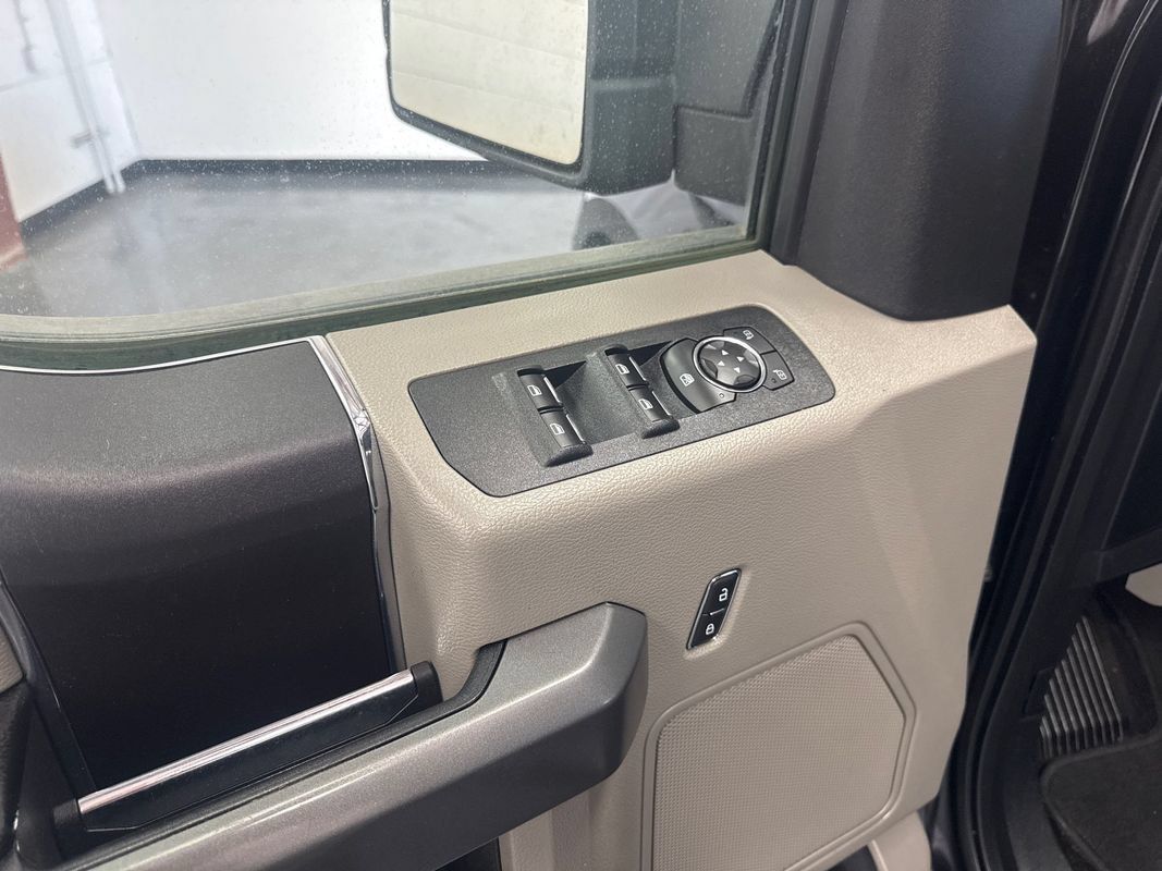Used 2018 Ford F150 XLT AWD/4WD image 9