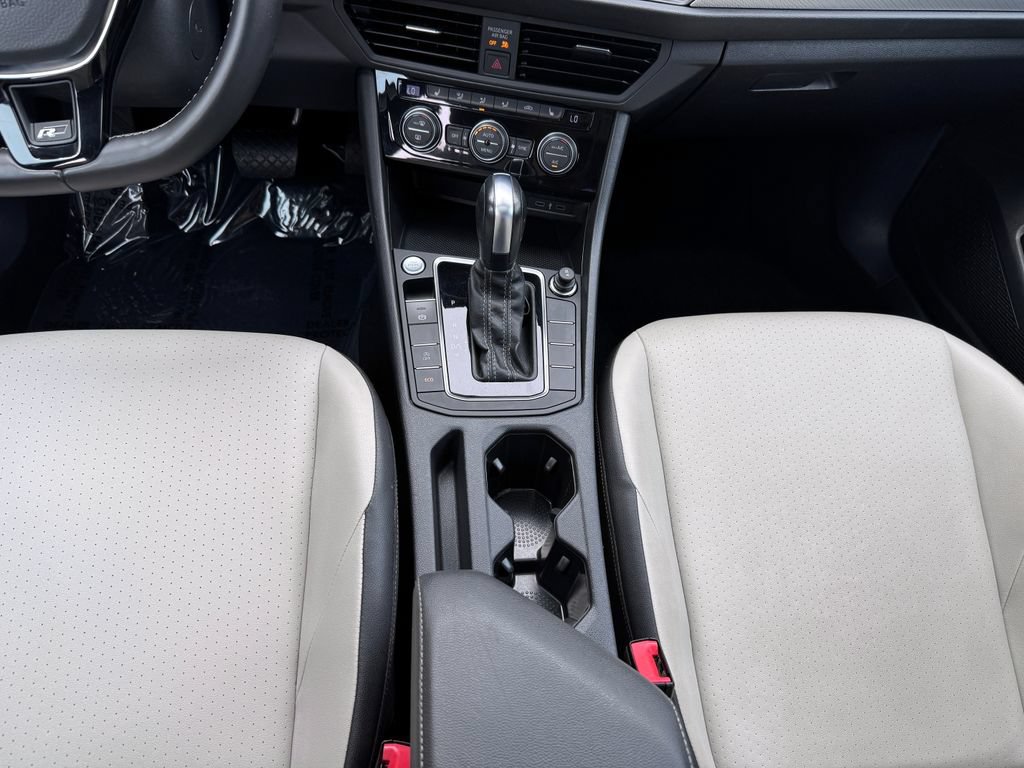 Used 2020 Volkswagen Jetta R-Line FWD image 32