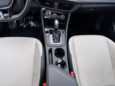 Used 2020 Volkswagen Jetta R-Line FWD image 32