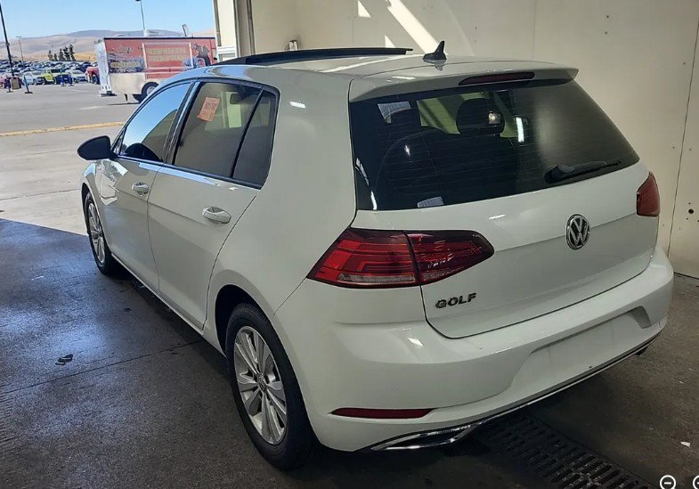 Used 2021 Volkswagen Golf 4-Door FWD image 2
