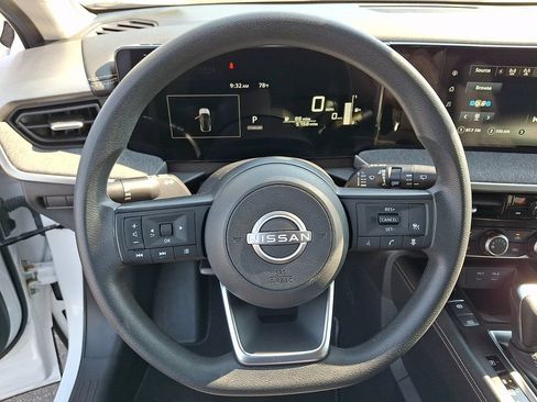 Certified 2025 Nissan Kicks SV AWD/4WD image 18