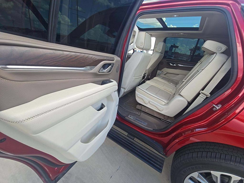 Used 2021 GMC Yukon Denali w/ Denali Premium Package AWD/4WD image 8