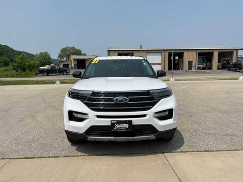 Used 2021 Ford Explorer XLT w/ Equipment Group 202A image 2