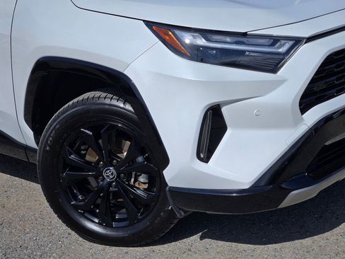 Used 2025 Toyota RAV4 XSE w/ Advanced Technology Package AWD/4WD image 9