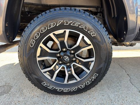 Used 2020 Toyota Tacoma TRD Sport w/ Technology Package AWD/4WD image 20