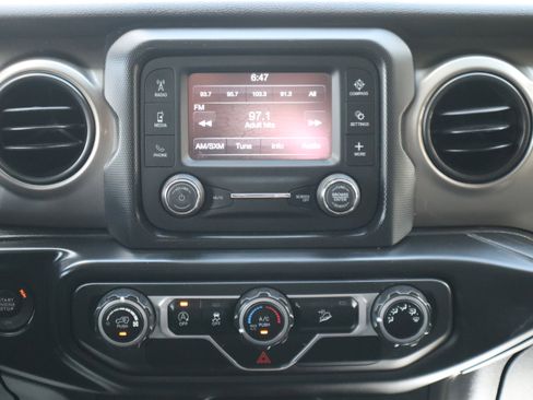 Used 2018 Jeep Wrangler Unlimited Sport AWD/4WD image 13