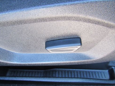 Used 2024 Ford Edge SEL w/ Sport Appearance Package image 28