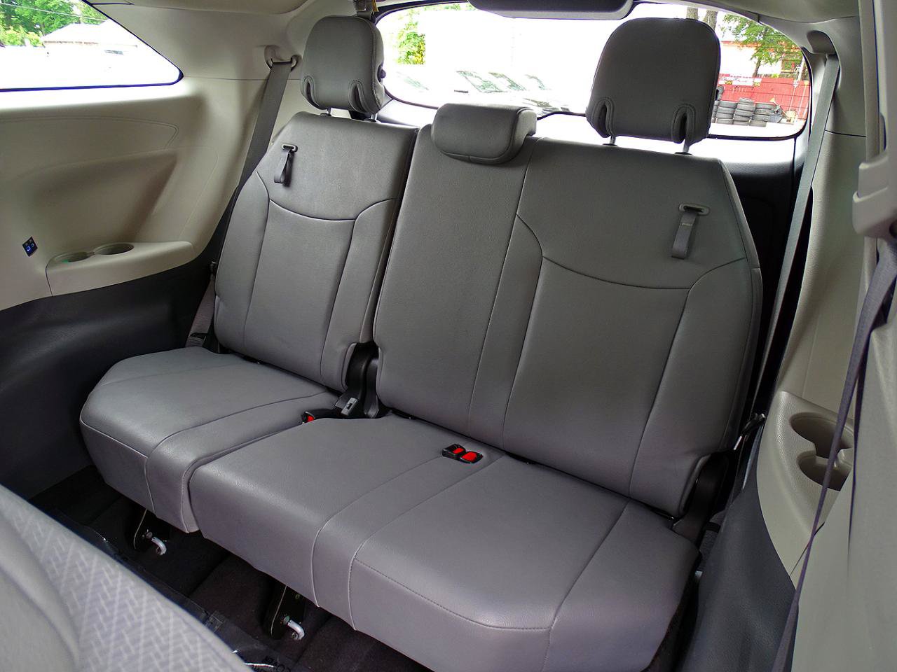 Used 2024 Toyota Sienna XLE FWD image 26