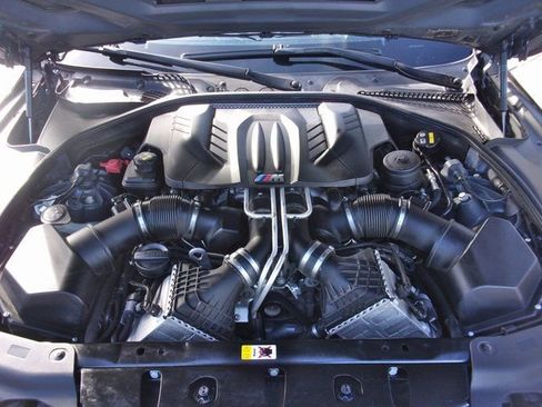 Used 2015 BMW M6 Coupe image 18