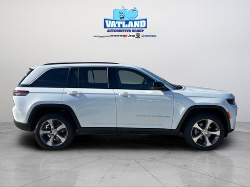 Certified 2026 Jeep Grand Cherokee Limited w/ Trailer Tow Package AWD/4WD image 6