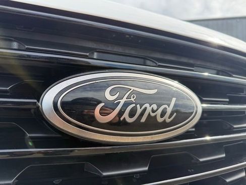 Used 2024 Ford Edge SE w/ Black Appearance Package image 6