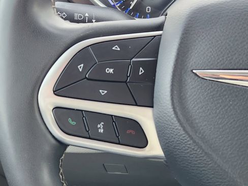 Used 2023 Chrysler Voyager LX image 28